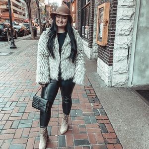 Meet your Posher, Kaleigh